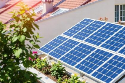Mit Strom vom Balkon: Wie Balkonkraftwerke sich anmelden, was sie wirklich bringen und wann sie sich lohnen
